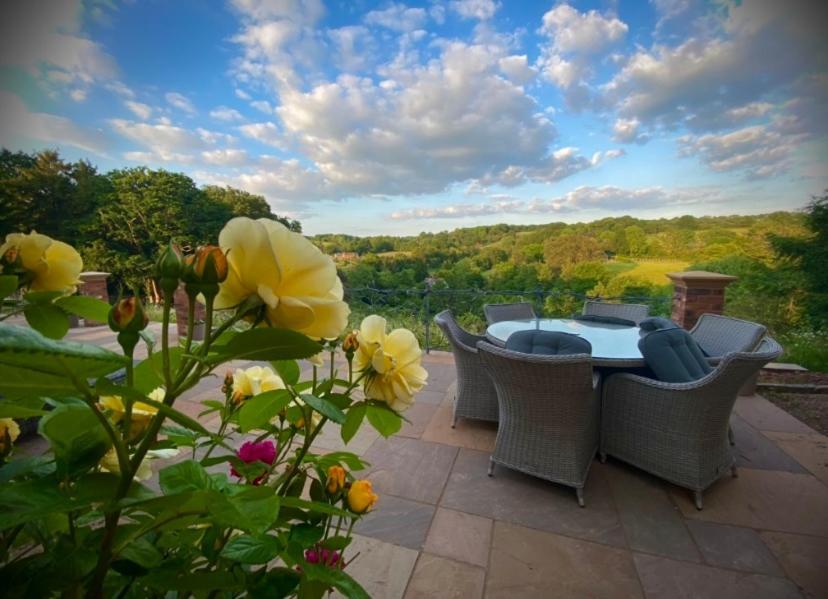 Stockton-on-Teme The Old Rectory - Valley View Room In Private Home المظهر الخارجي الصورة
